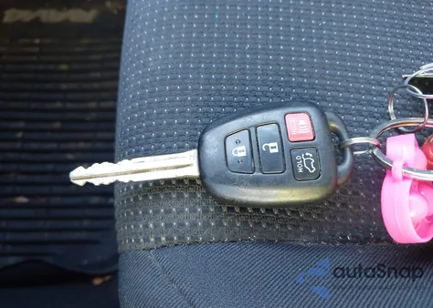 2016 Toyota Rav4 Xle from USA, damaged, VIN 2T3RFREVXGW495084